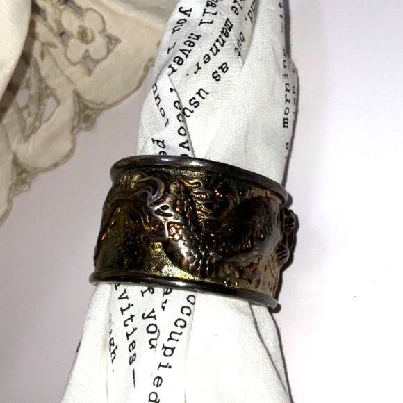 Beautiful antique silver toned napkin ring dragon pattern not monogrammed - Picture 7 of 7
